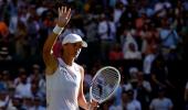 Sizzling Swiatek storms into maiden Wimbledon final