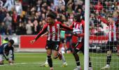 EPL PIX; Man United lose; Chelsea close in on CL spot