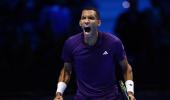 Auger-Aliassime battles past Shelton at ATP Finals