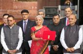 Finance Minister Calls for Balance of Regulations, Freedom