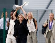 PIX: England Lionesses return home to heroes' welcome