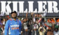 'Tendulkar-clone' Sehwag emulates mentor