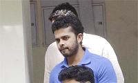 Young fan asks Sreesanth: Yaar, spot fixing kyu kiya?