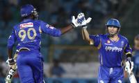 CLT20 PHOTOS: Hodge helps Royals retain unbeaten record in Jaipur