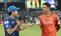 In final T20 outing, Tendulkar, Dravid join mutual admiration club