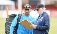 Vengsarkar slams Dhoni's captaincy; wants support staff to go