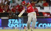 Sehwag can make a comeback to Indian team, says Bangar