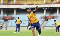 IPL: Can 'Daredevil' Yuvraj continue good form against Hyderabad?