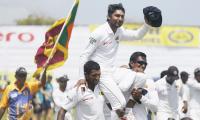 Emotional farewell for Sangakkara in Galle