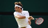 Federer of yore sets up prime time showdown with Djokovic