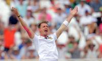 South Africa run through Bangladesh batting; Steyn joins 400 club