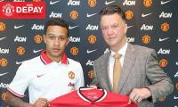 Dutchman Depay signs four-year deal with Manchester United