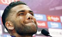 Alves to decide on Barca future after Champions League final