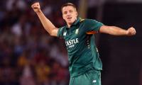 De Kock, Morkel shine as South Africa steal victory in Rajkot ODI