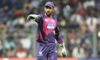 Dhoni's inconsistent Pune favourites against slow starters Punjab