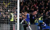 Terry saves Chelsea with late equalizer against Everton