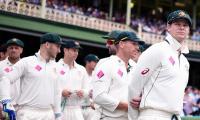 Australian cricketers continue defiant stand against board