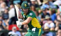 De Villiers passes milestone as South Africa crush NZ