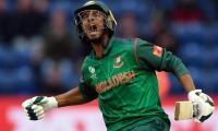 Bangladesh edge past SL to set up India final