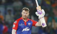 Warner edges past Virat in T20 run race