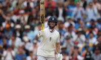5th Test Updates: Duckett brings up his fifty 
