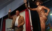 Gavaskar gets emotional seeing his statue at Wankhede!