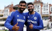 All Smiles For Team India At Oval