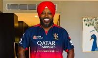 IPL Final: Is Chris Gayle Backing RCB or Punjab Kings?