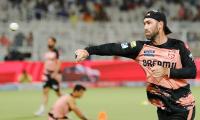 Maxwell out of IPL after fracturing finger