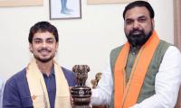 Bihar CM presents Rs 1 crore cheque to Ishan Kishan for T20 World Cup triumph