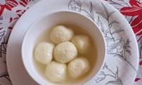 Desi dessert recipes: Rasgulla and Mysore Pak