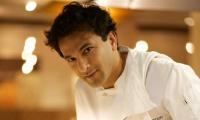 Chef Vikas Khanna eats at this roadside stall