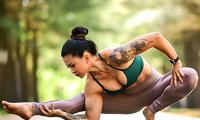 The yoga teacher who makes the handstand look SEXY
