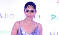 Mrunal, Shibani Have Something To Say