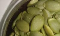 Why Nutritionists Love Pumpkin Seeds: 8 Facts