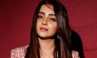 Nazar Na Lage, Trisha!