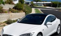 Tesla's new Model S is insanely fast, has 'autopilot' mode