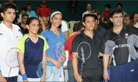 Deepika, Aamir on the badminton field