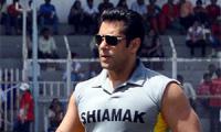 PIX: Salman plays cricket with Aamir's son Junaid