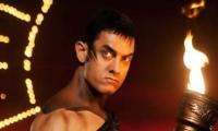 Watch: Aamir Khan gets his body painted!