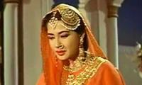 Quiz: Who romanced Meena Kumari in Pakeezah?