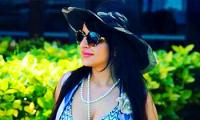 PIX: TV's bahus put their bikinis on!