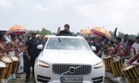 Allu Arjun flags off Kerala's famed boat race