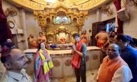 Sidharth Prays For Daughter At Siddhivinayak Temple