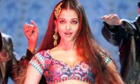 Kajra Re Was Born At A Traffic Signal!