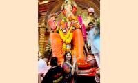 Shilpa-Malaika's Day Out With Ganpati