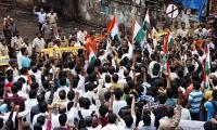 Indo-Pak human chain to protest Mumbai blasts