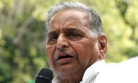 If EC has the guts, let them ban me: Mulayam