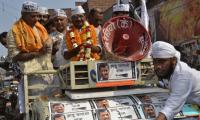 Kejriwal hopes to replicate Delhi victory in Varanasi