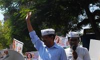 Kejriwal slapped while campaigning in Delhi